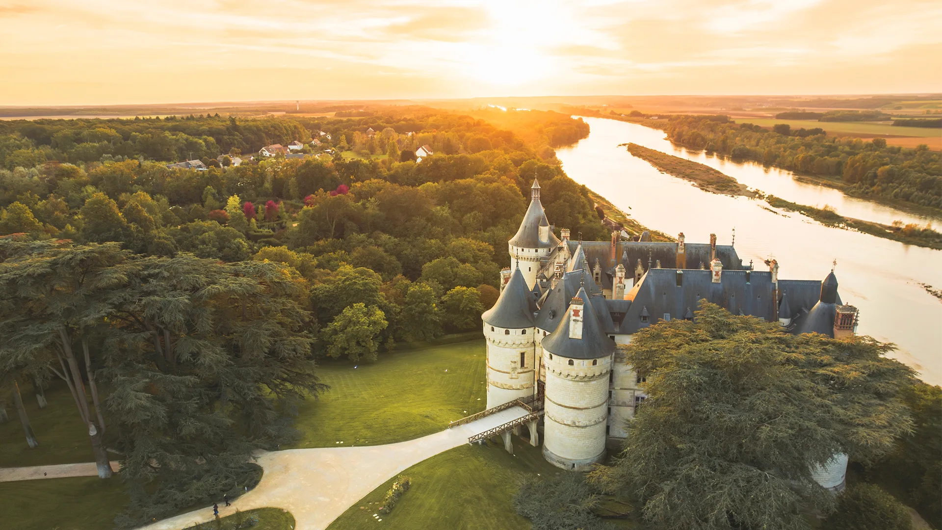 Castles of the Loire Valley by Foot