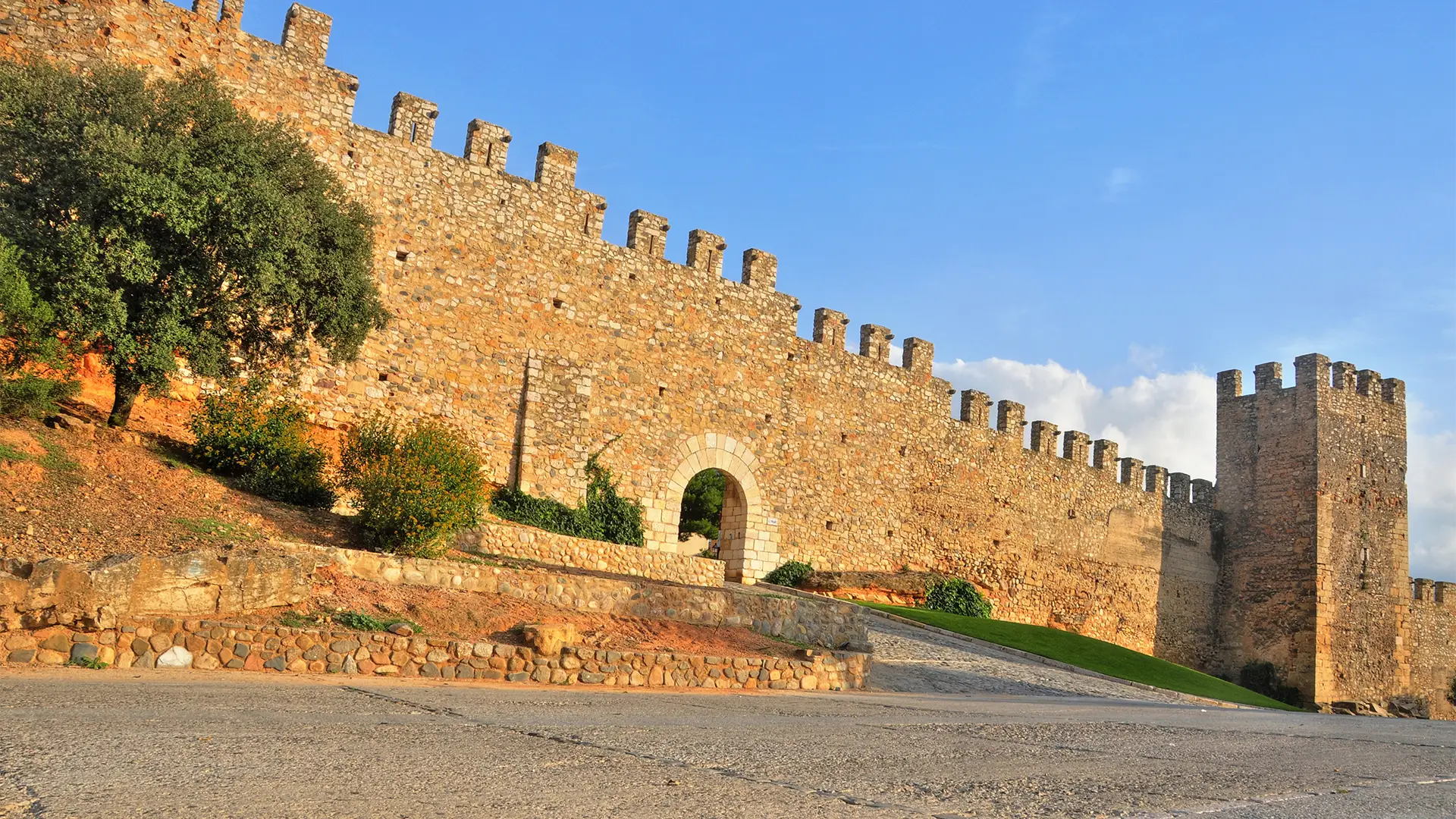 Catalonia – Trails and Rails