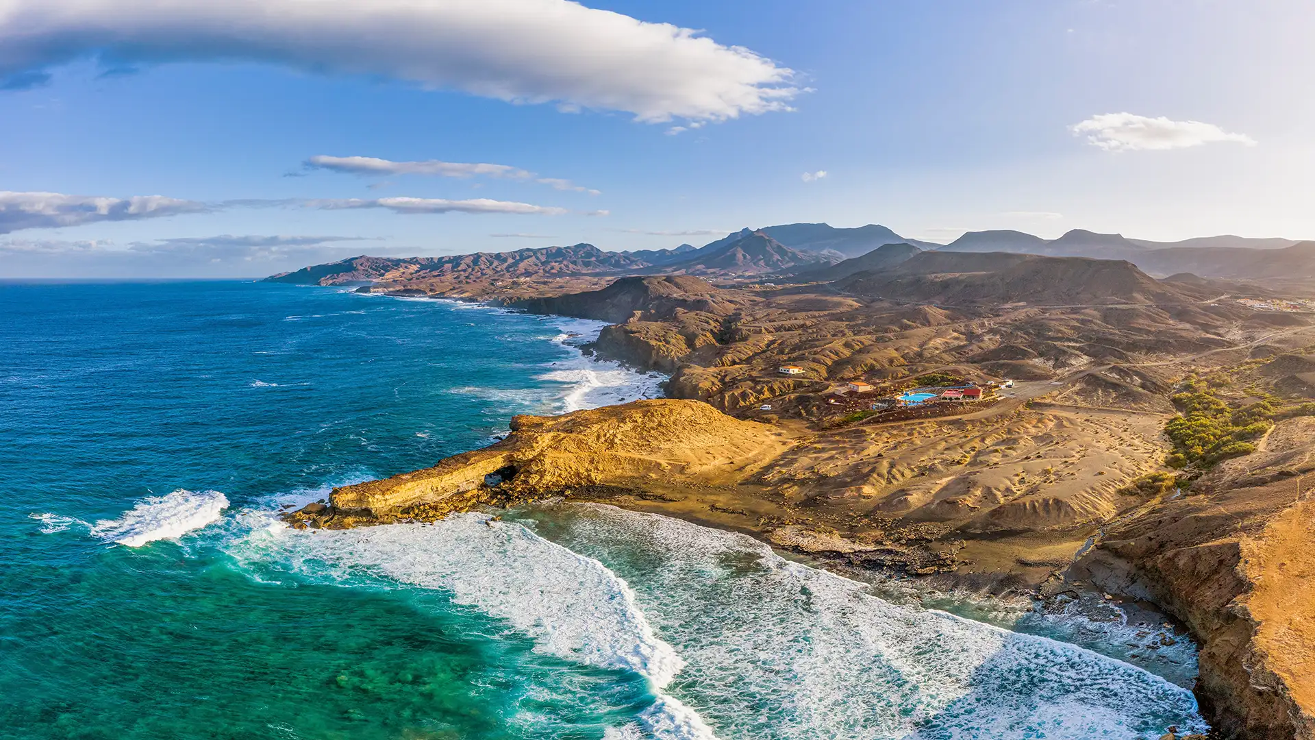 shutterstock_2441566111 La Pared copy